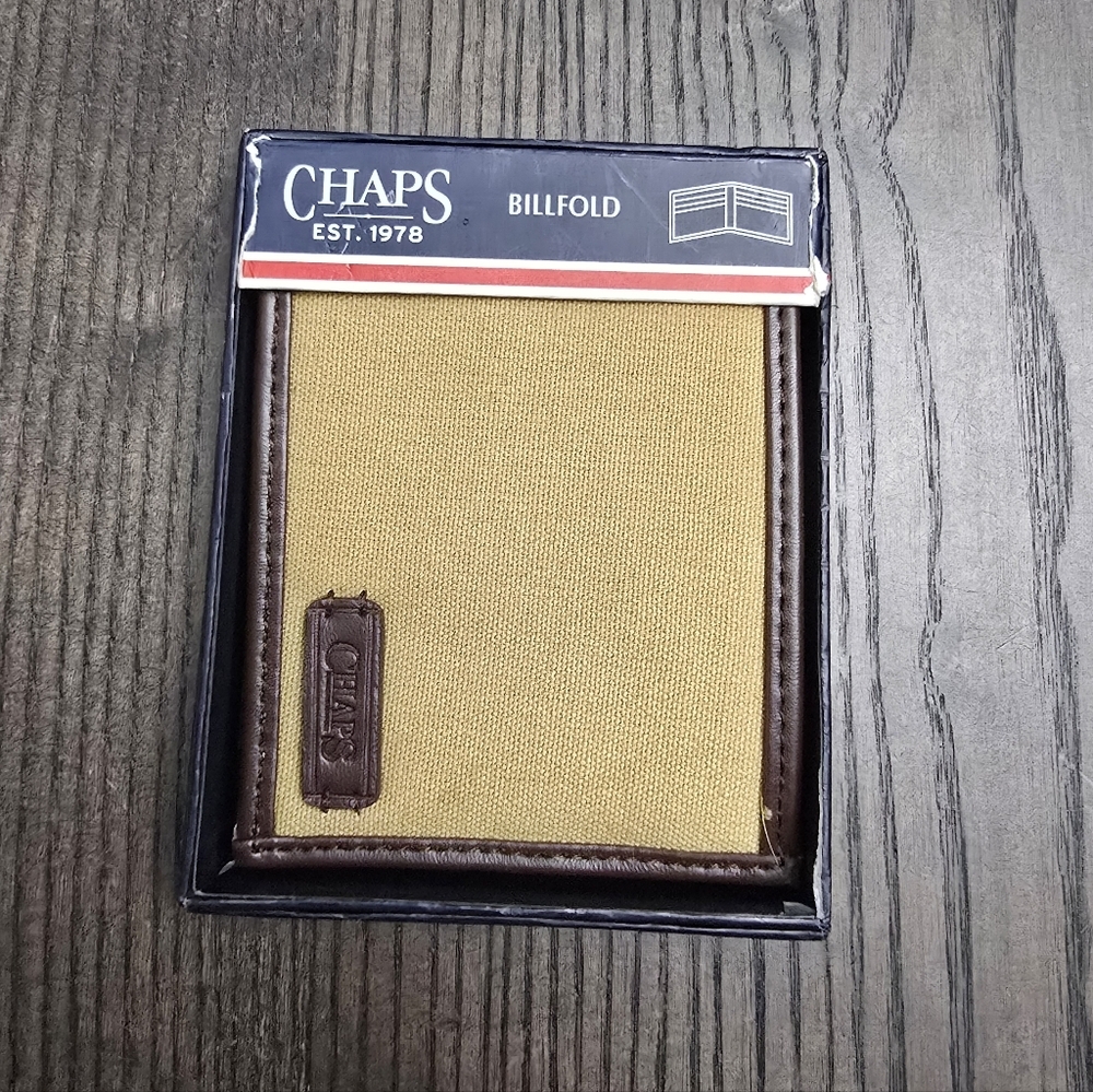 New Chaps Tan and Brown Billfold Wallet For Men